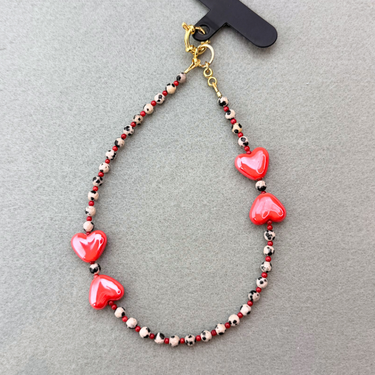 Brelok z kokardą z ceramicznych serc  jaspis dalmatyński koral.png