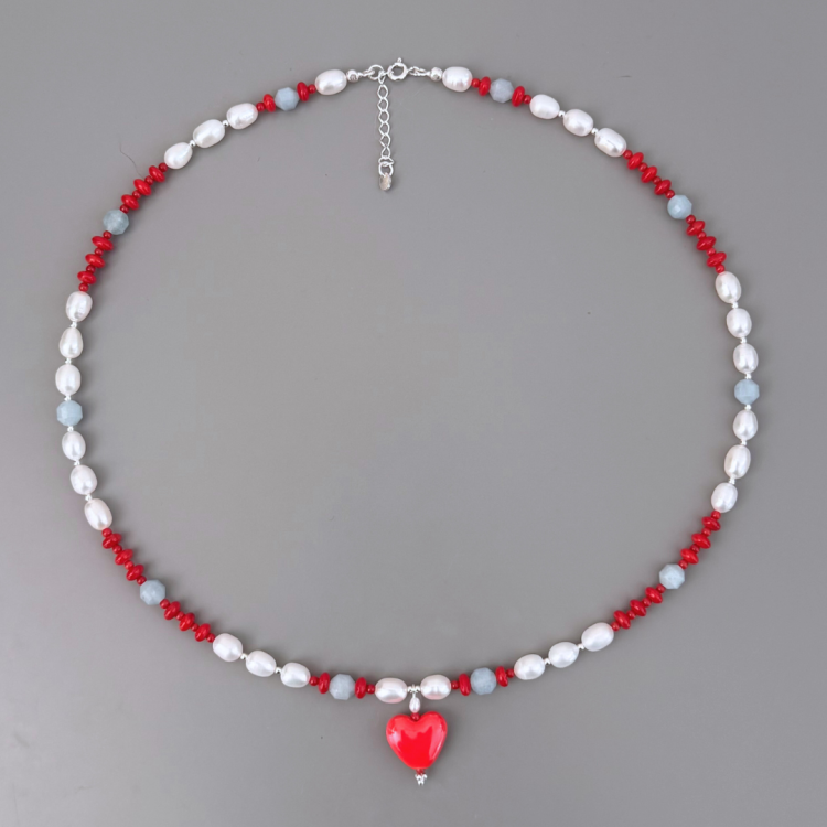 Naszyjnik z pereł, koralu i akwamarynu z ceramicznym sercem 925.png