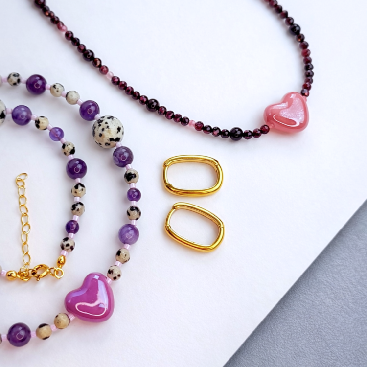 Naszyjnik z ametystem i jaspisem dalmatyńskim z ceramicznym serduszkiem – srebro pozłacane 925.png