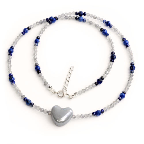 Naszyjnik z ceramicznym sercem, labradorytem i lapis lazuli – srebro 925.png