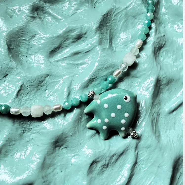 Srebrny 925 naszyjnik rybka ceramiczna  amazonit perły kamień księżycowy.png