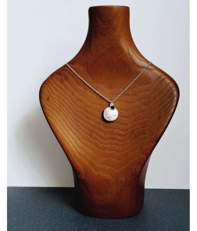 Srebrny Naszyjnik Perła i Onyks - Biżuteria Elegancji i Harmonii