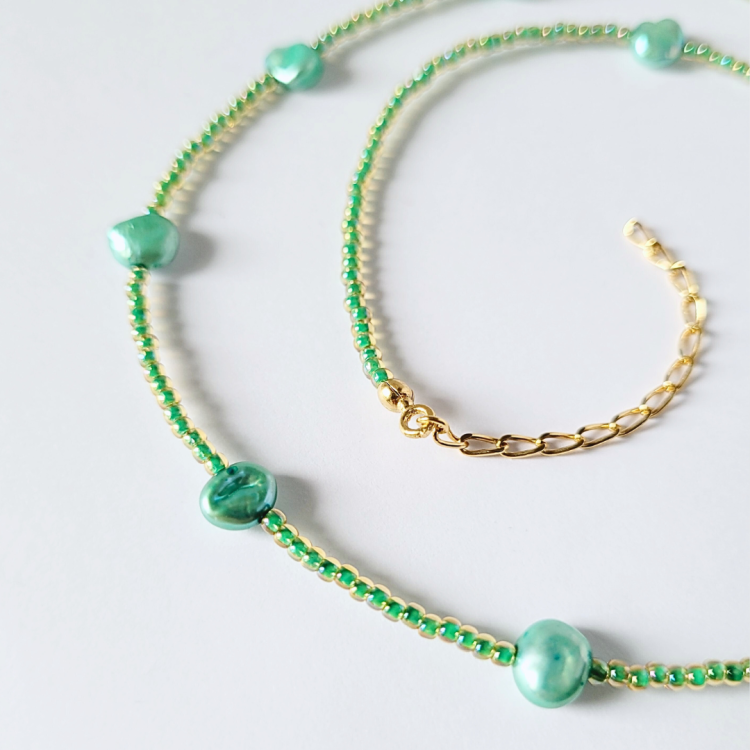 naszyjnik z pereł zielonych .png