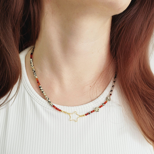 Naszyjnik z karneolu i jaspisu dalmatyńczyka gwiazdka pozłacana.png