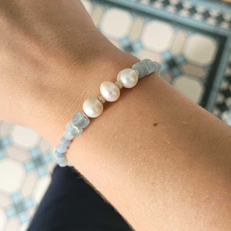 Bransoletka z akwamarynem i perłami.png