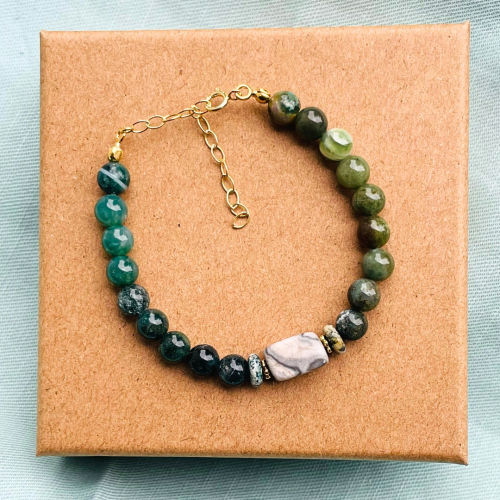 Bransoletka z agatu indyjskiego i jaspisu z pozłacanym srebrem.png