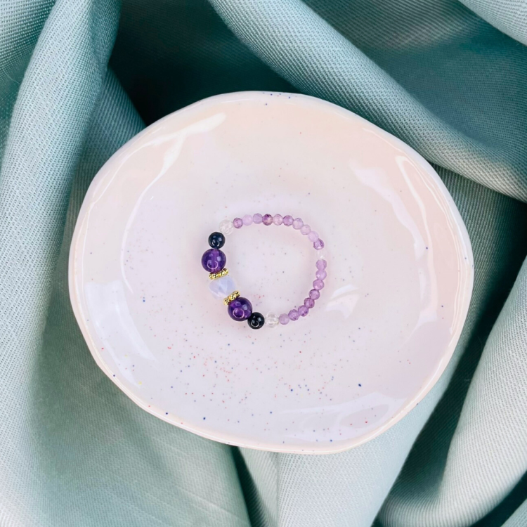 Pierścionek Strzelec optymizm, podróże i mądrość.png